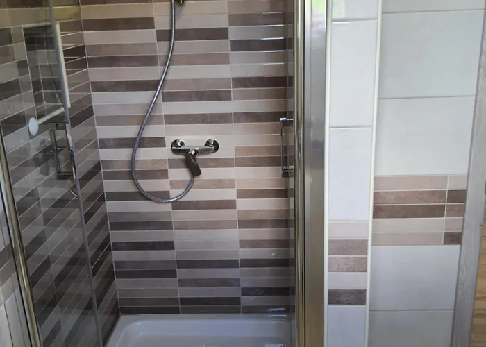 Vesna Avsec - *