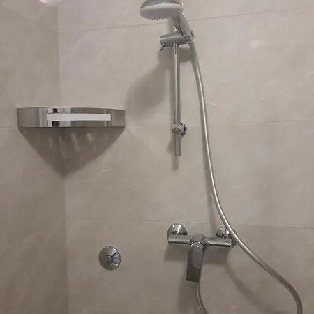 아파트 Vesna Avsec - *