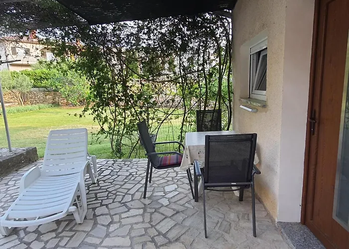 Vesna Avsec - *